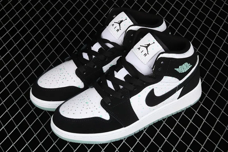All categories Air Jordan Jordan series basketball shoes Air Jordan 1 Mid Air Jordan 1 Mid AJ1 Joe 1 black and white color luminous starry mid-top BQ6931-103